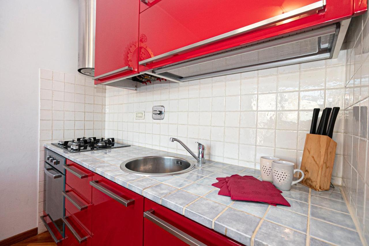 Real Italian Estate - Red Coral Apartment เจนัว ภายนอก รูปภาพ