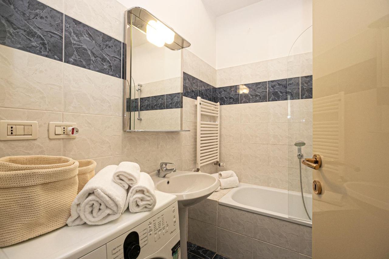 Real Italian Estate - Red Coral Apartment เจนัว ภายนอก รูปภาพ